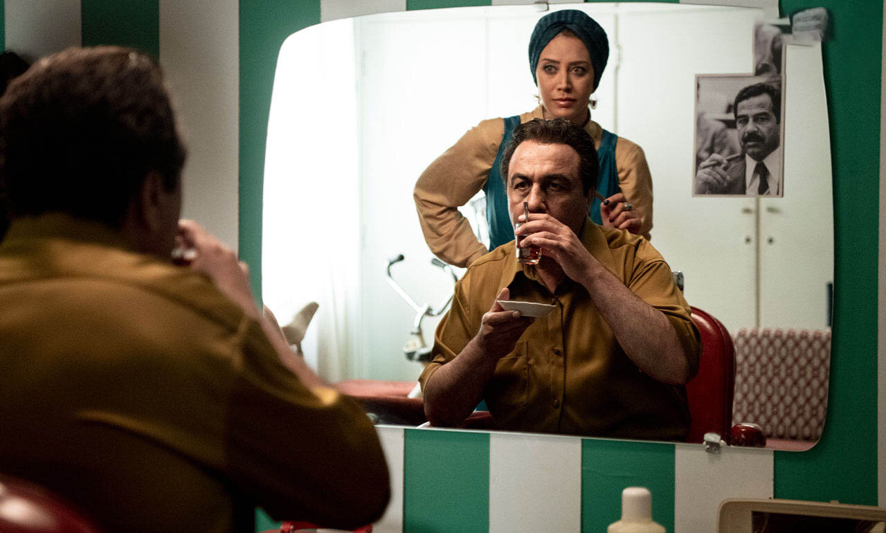 شباهت رضا عطاران به دیکتاتور عراق! | چهره متفاوت پریناز ایزدیار و آزاده صمدی را در این فیلم ببینید