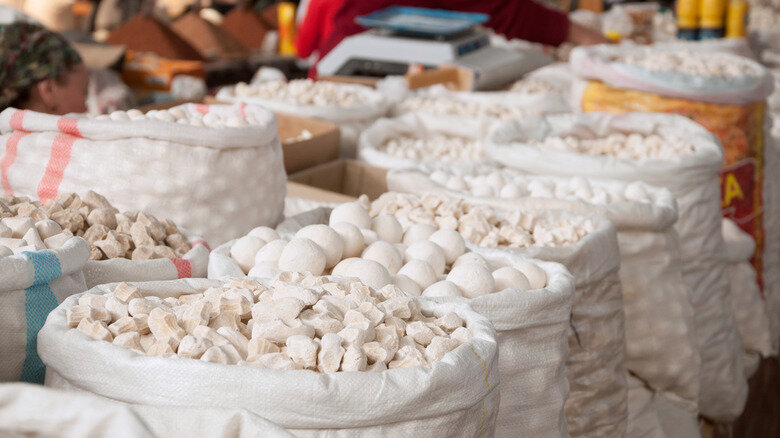 از کجا بفهمیم کشک خراب شده ؟ ؛ علائم کشک فاسد | کشک مایع ارزش بیشتری دارد یا کشک جامد ؟ | کشکهای شیشهای را بجوشانید