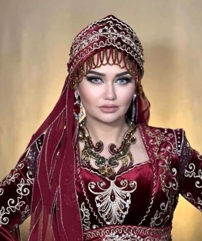 تصاویر متفاوت خانم بازیگر تاجیکی سریال پایتخت