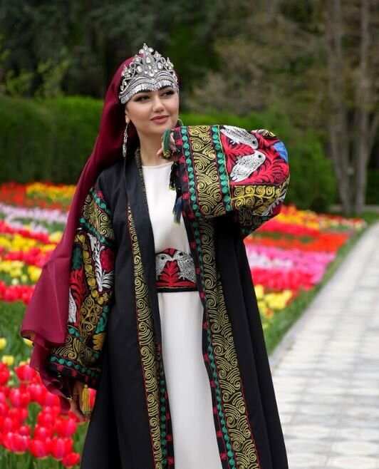 تصاویر متفاوت خانم بازیگر تاجیکی سریال پایتخت