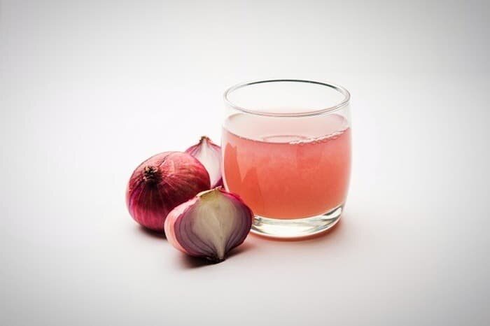 آب پیاز قرمز ؛یک ماسک ارزان برای درمان لک صورت، جای جوش و ضد پیری