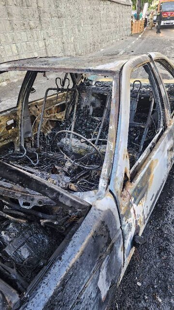 جزئیات آتش گرفتن پژو ۴۰۵ در بزرگراه مدرس | ۲ جوان داخل خودرو بودند + تصاویر