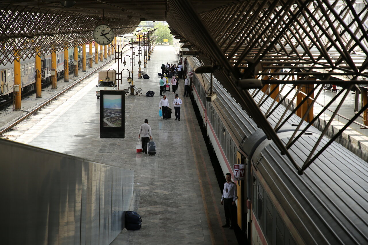 از بیابان به شلوغ ترین نقطه شهر | میدانی که بوی سفر میدهد