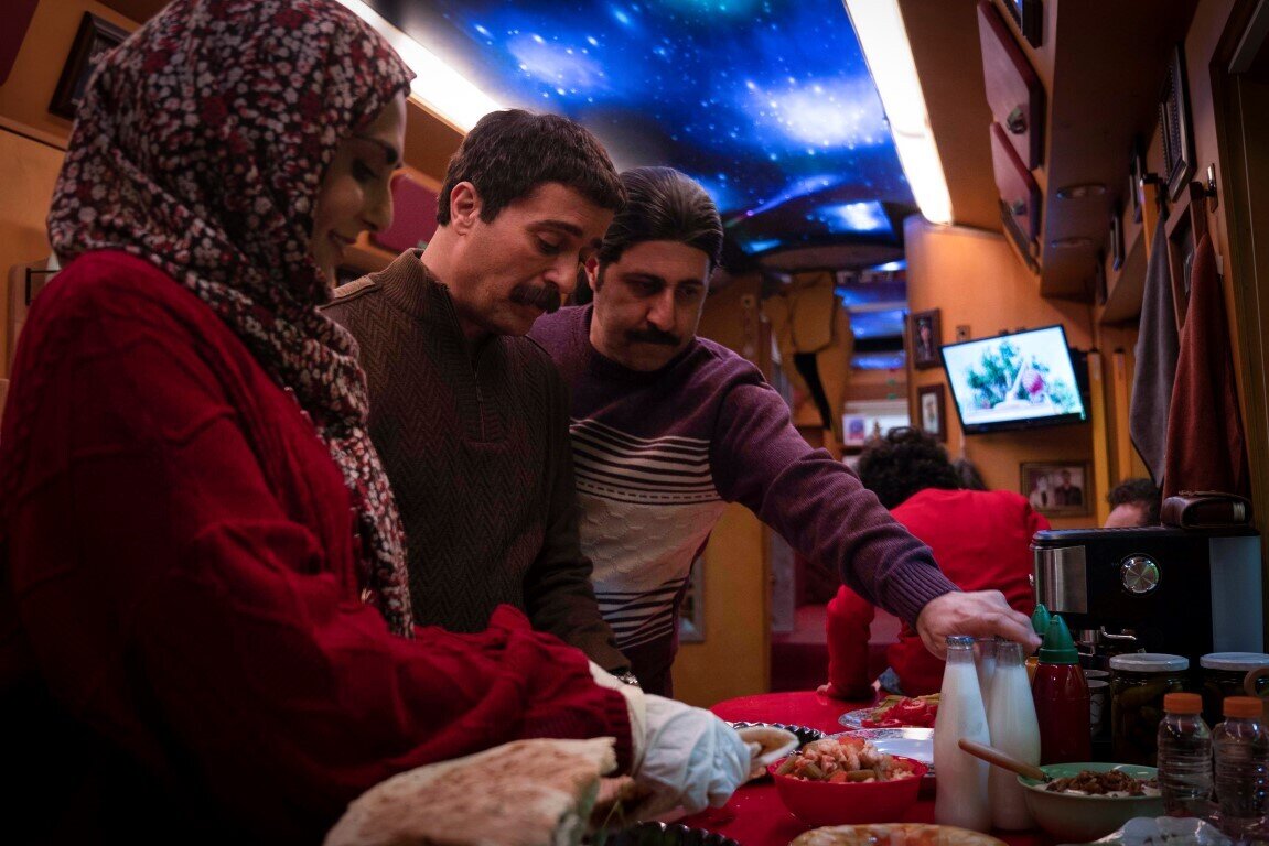 پشت صحنه «پایتخت ۷»؛ از کمپر ارسطو تا بازیگران | تصاویر