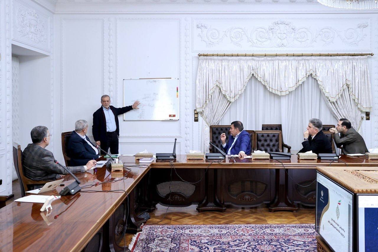 پزشکیان پای تخته رفت | تصاویر