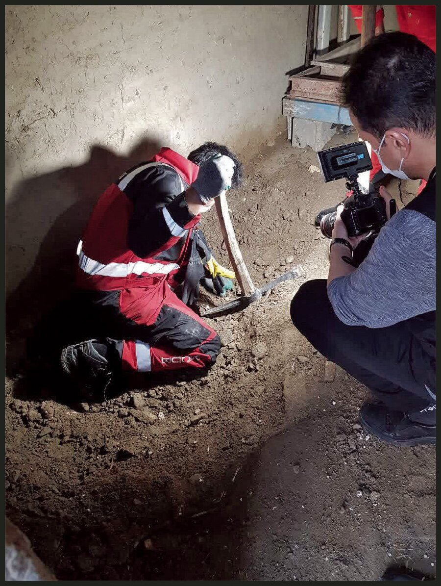 قتل فجیع زن ۱۸ ساله به دست شوهرش + تصاویر | او را به انباری کشاندم و با کلنگ...