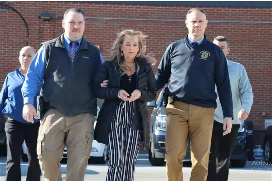 نامادری سنگدل پسر نوجوان را ۲۰سال در خانه زندانی کرد