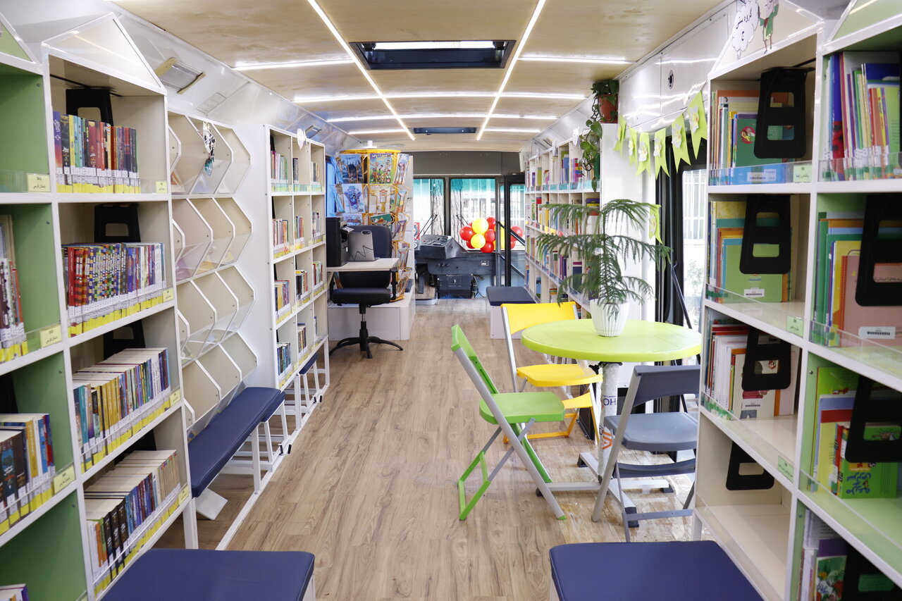 اتوبوسی که کتابخانه است + تصاویر