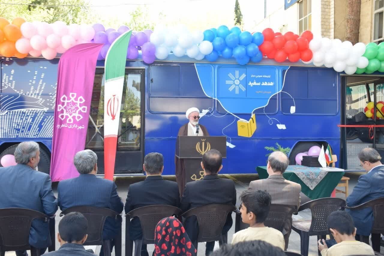 اتوبوسی که کتابخانه است + تصاویر