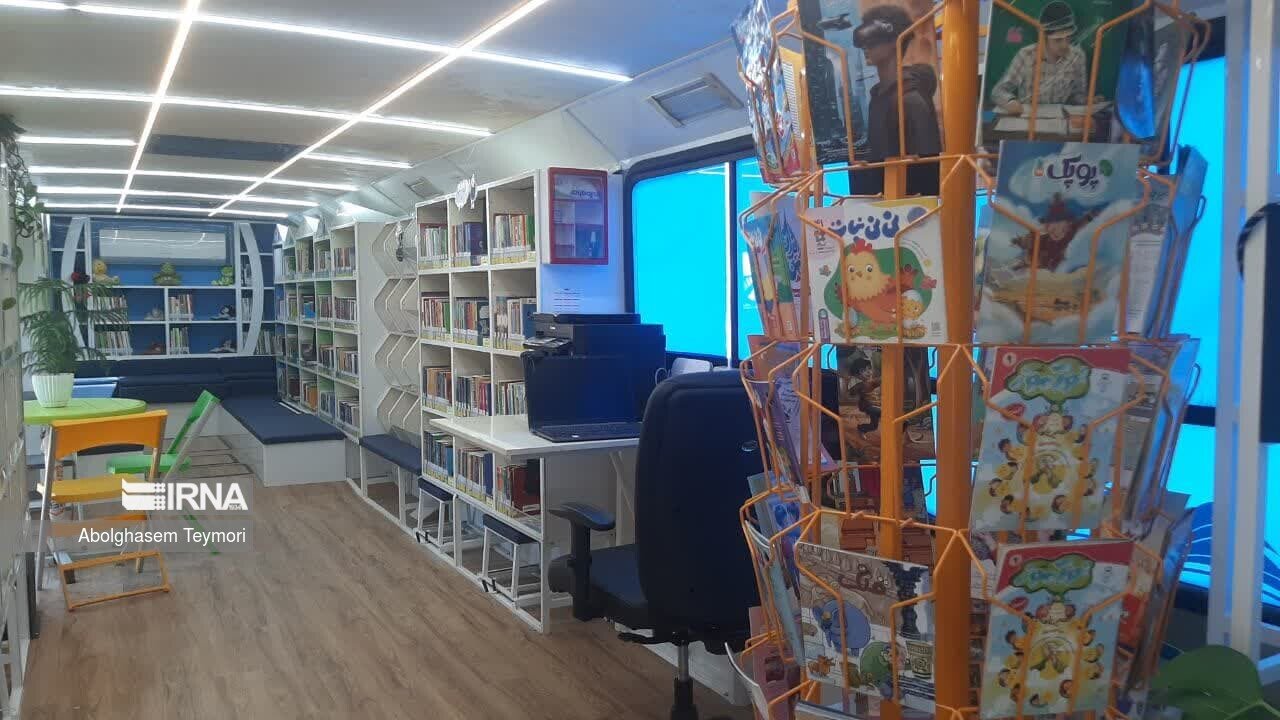 اتوبوسی که کتابخانه است + تصاویر