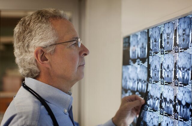 سکته هشداردهنده چیست؟؛ در صورت داشتن این علائم فوراً به اورژانس زنگ بزنید!