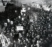 حاشیه های انتقال پیکر تختی به صفائیه |خودکشی پهلوان، دروغ ننگین سال