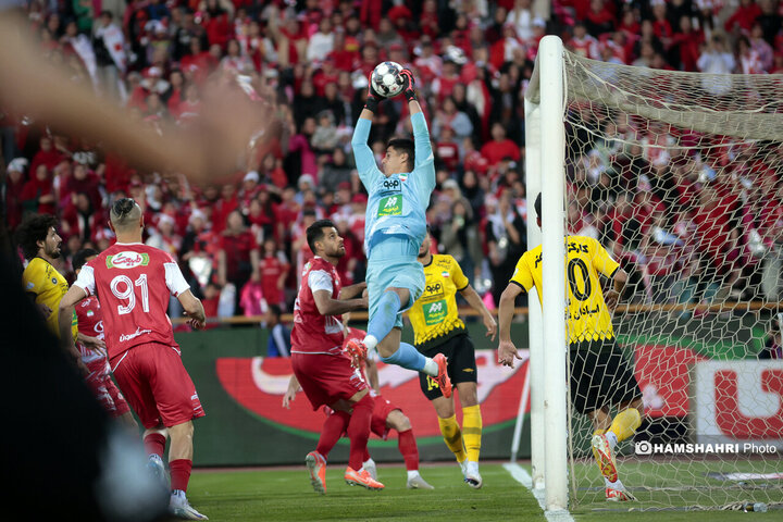 تصاویر بازی فوتبال پرسپولیس و سپاهان| جام از تهران خارج شد
