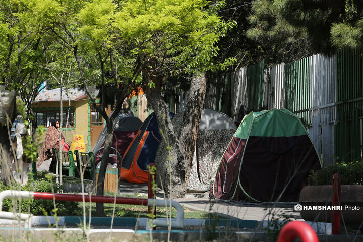 چادرخوابی حوالی بیمارستان رجایی