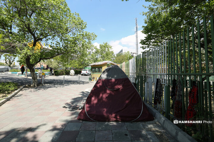 چادرخوابی حوالی بیمارستان رجایی