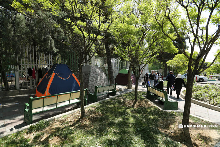 چادرخوابی حوالی بیمارستان رجایی