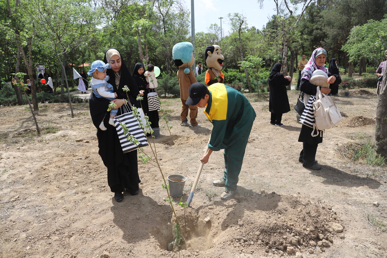 درختکاری در پویش نفس های تازه شهر