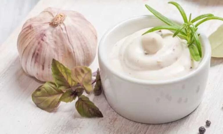 طرز تهیه ۳ سس برای سالاد، انواع سوخاری و سیب زمینی