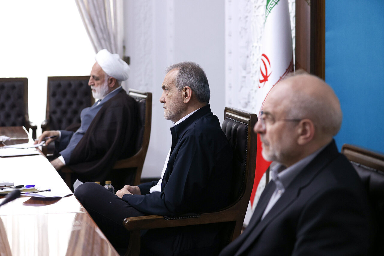 چهره خندان محسن رضایی در جلسه با حضور سران قوا+تصاویر