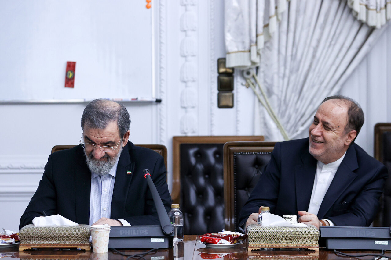 چهره خندان محسن رضایی در جلسه با حضور سران قوا+تصاویر