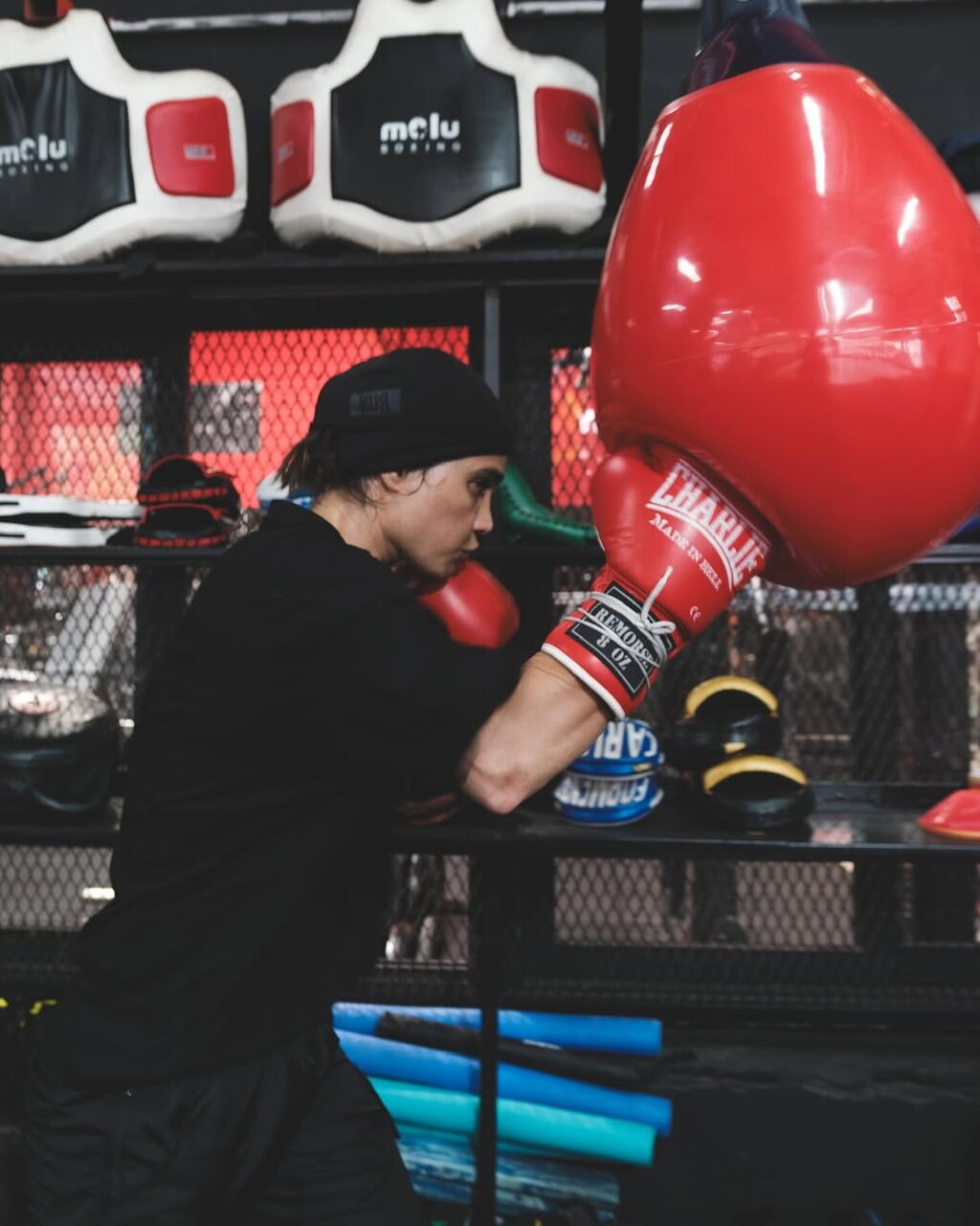  تینا آخوندتبار روی رینگ بوکس بازیگران سینما سلبریتی