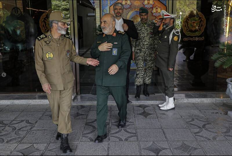 تصاویری صمیمی از دیدار فرماندهان سپاه با فرماندهان ارتش به مناسبت روز ارتش