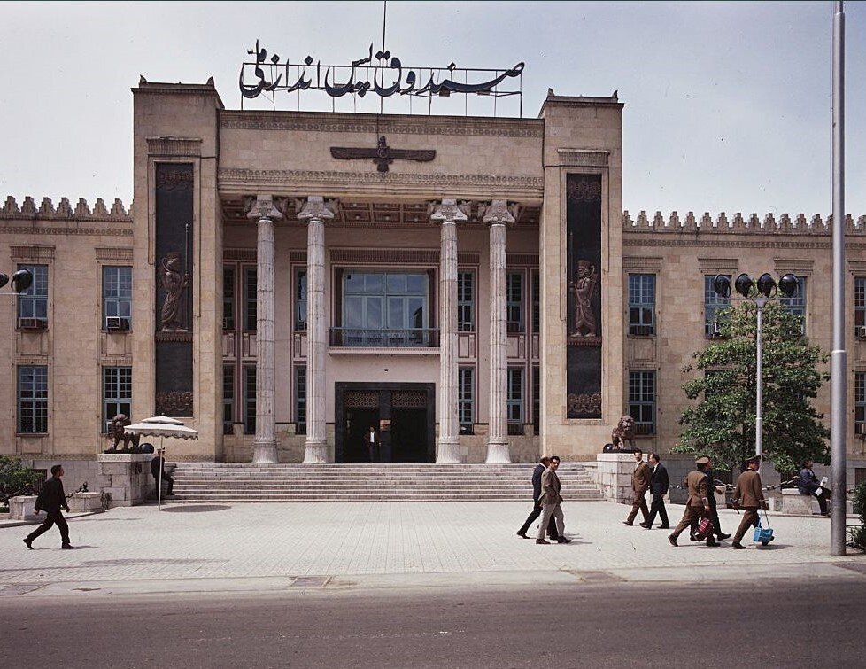 عمارت تاریخی و عجیب میدان فردوسی را ببینید