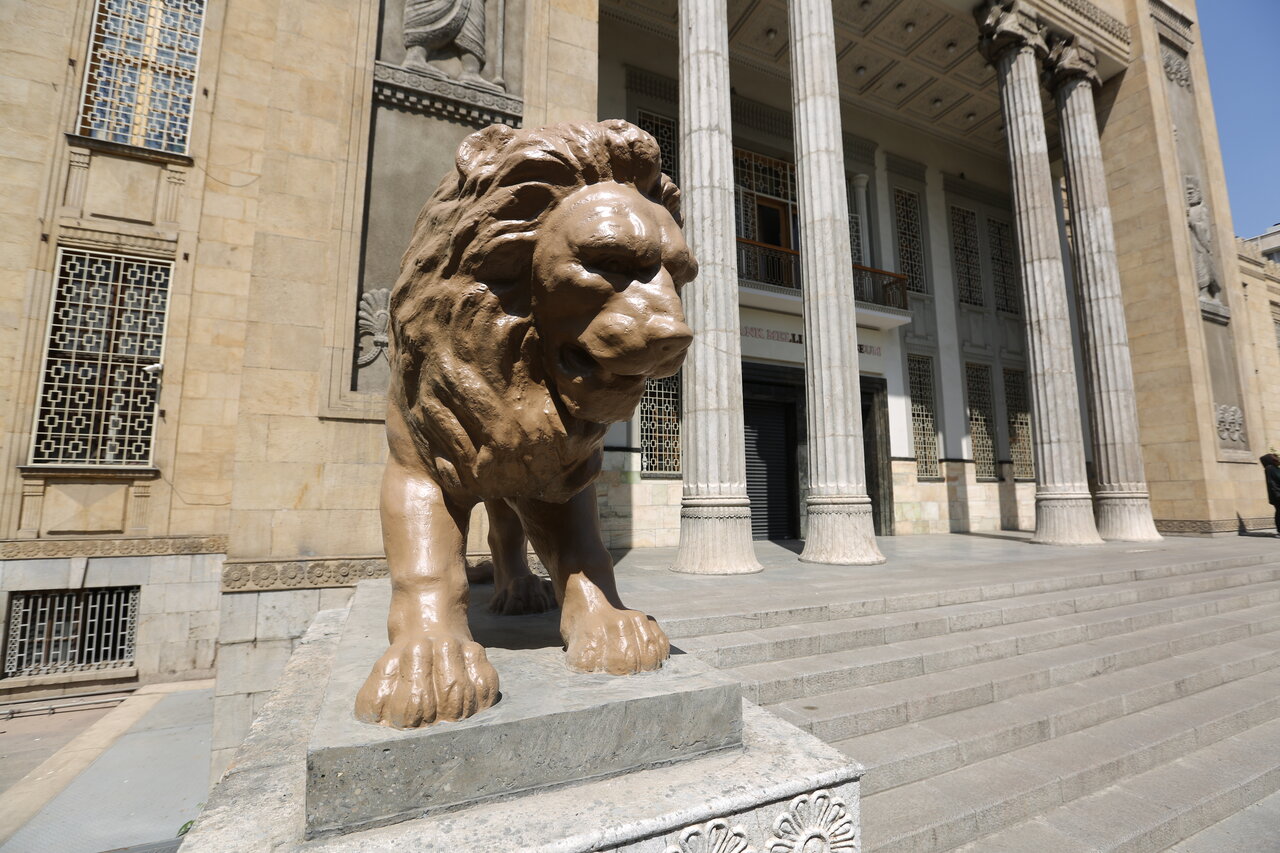 عمارت تاریخی و عجیب میدان فردوسی را ببینید