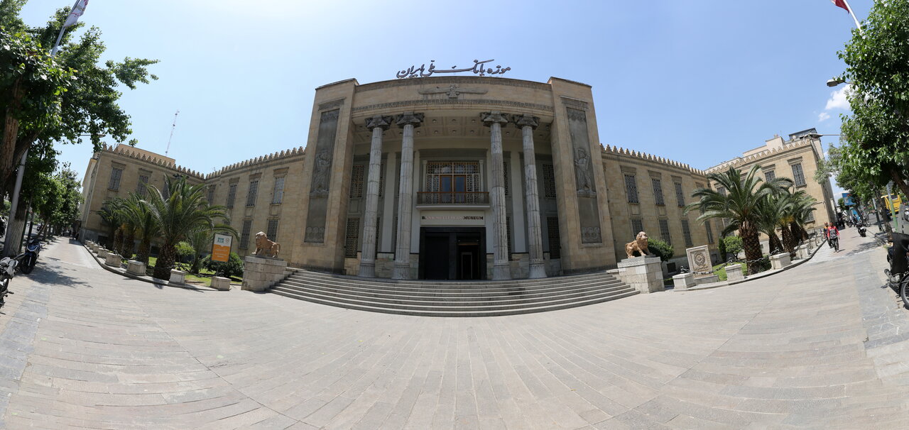 عمارت تاریخی و عجیب میدان فردوسی را ببینید