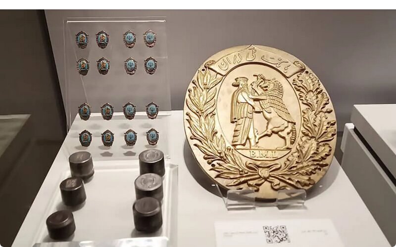 عمارت تاریخی و عجیب میدان فردوسی را ببینید