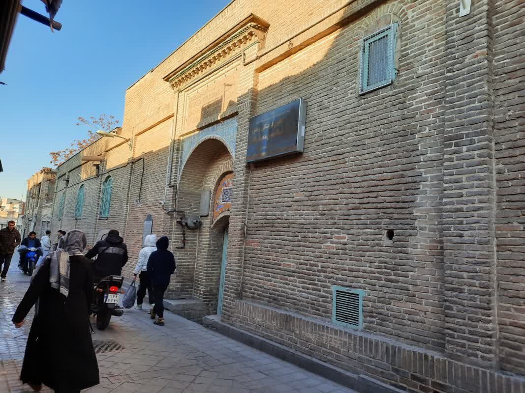 مسجدی قدیمی با دو محراب در تهران