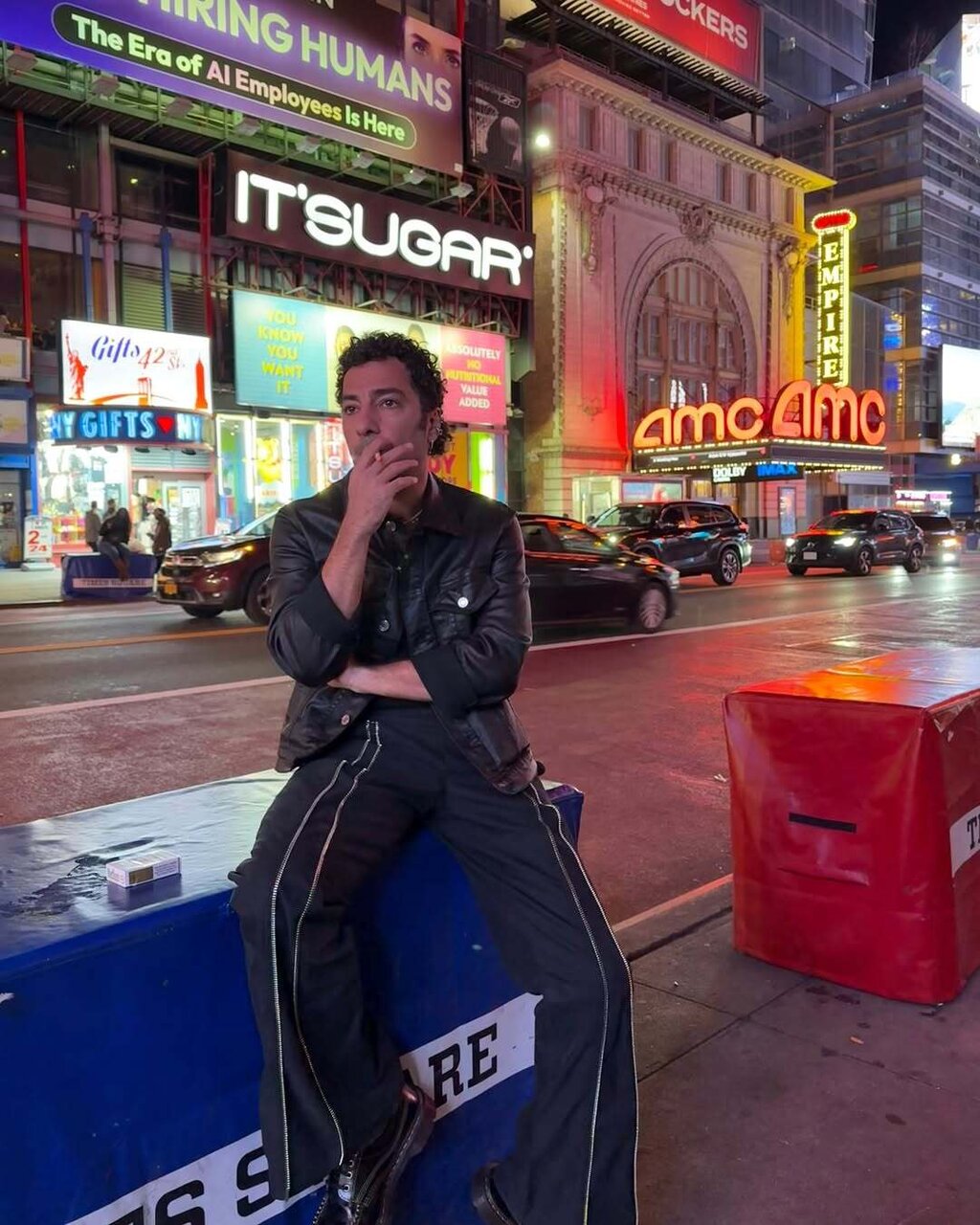 ژست‌های نوید محمدزاده به همراه بهرام افشاری در خیابان‌های نیویورک | تصاویر