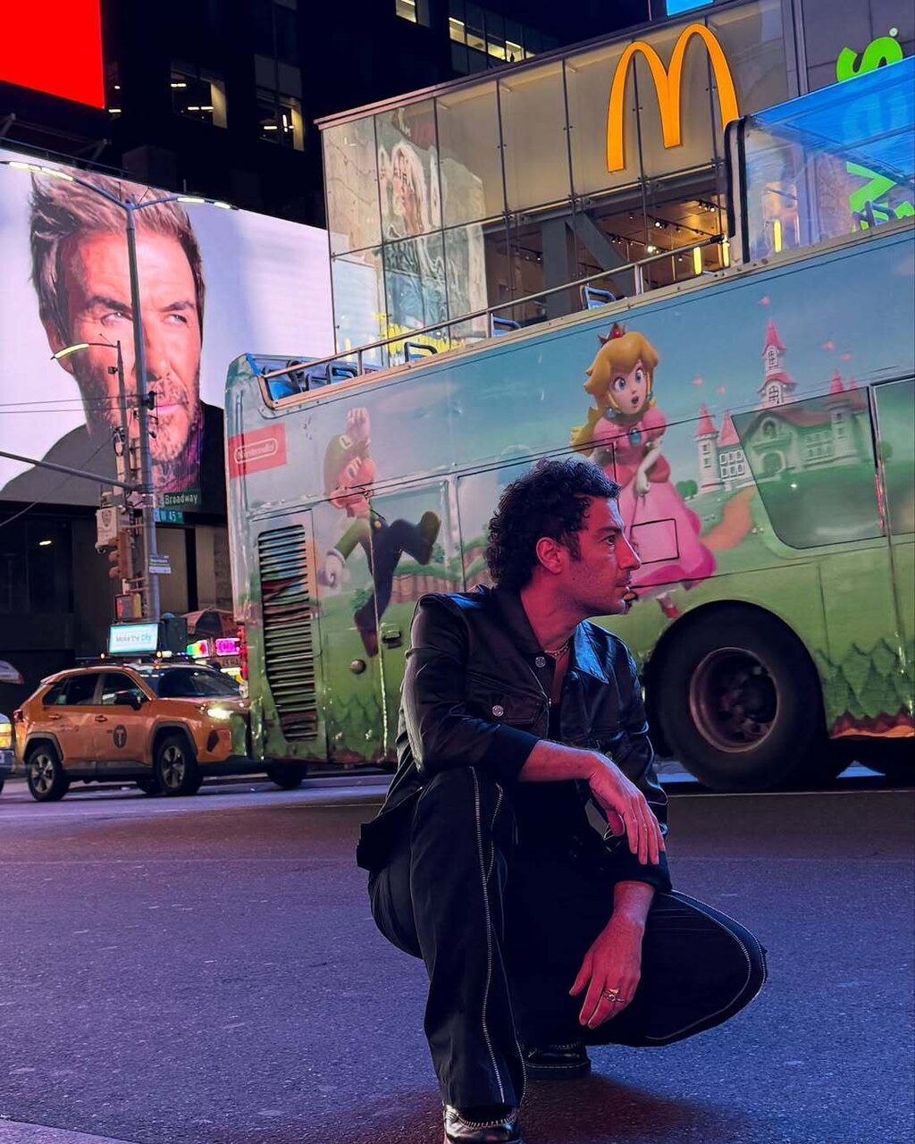 ژستهای نوید محمدزاده به همراه بهرام افشاری در خیابانهای نیویورک | تصاویر