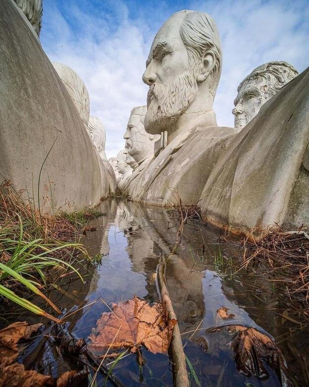 سرهای غولپیکر «روسای جمهور آمریکا» اینجا رها شدهاند! | عکس