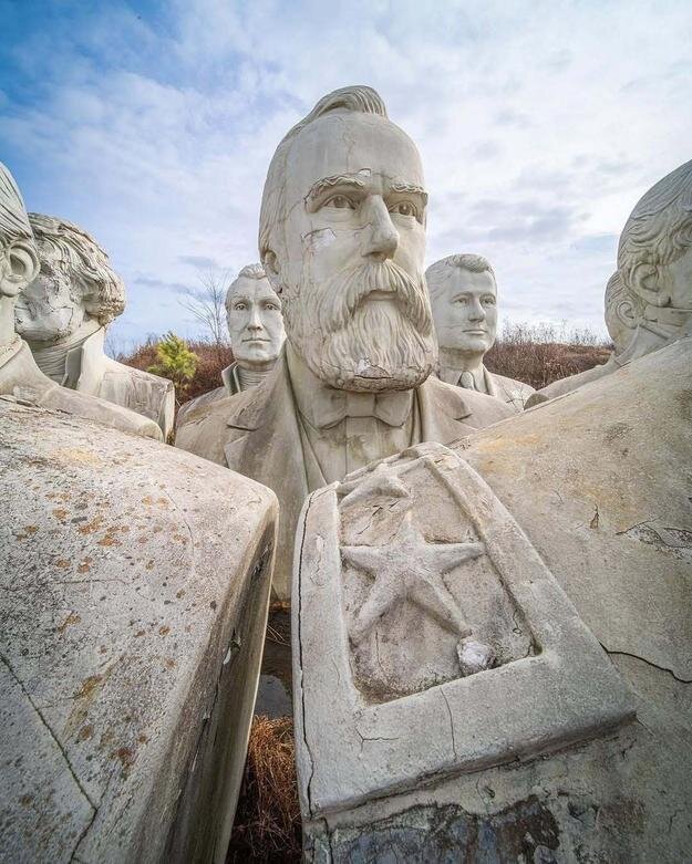 سرهای غولپیکر «روسای جمهور آمریکا» اینجا رها شدهاند! | عکس