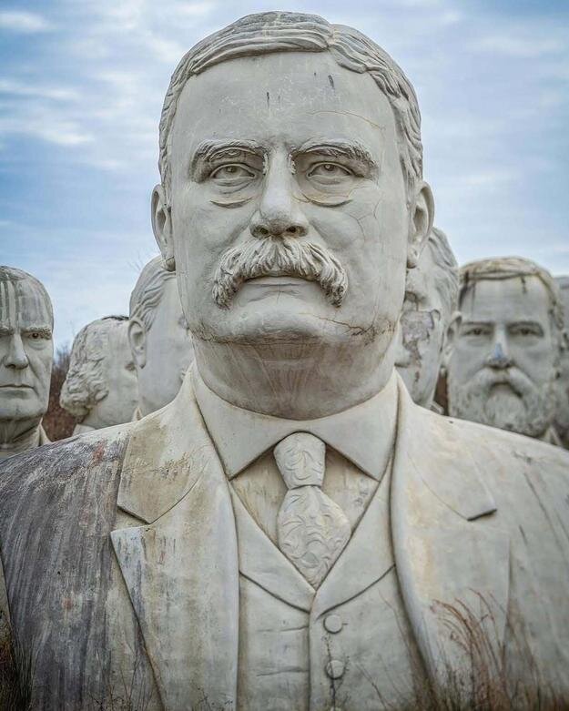 سرهای غولپیکر «روسای جمهور آمریکا» اینجا رها شدهاند! | عکس