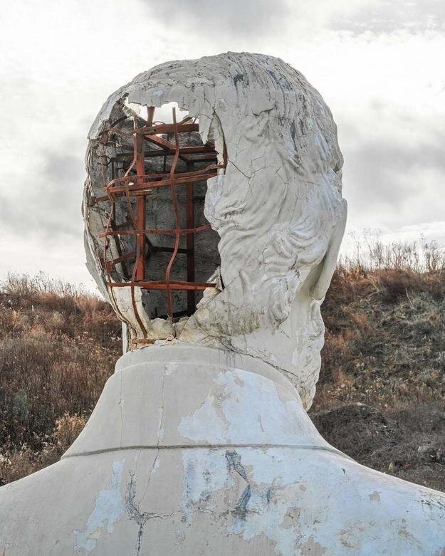 سرهای غولپیکر «روسای جمهور آمریکا» اینجا رها شدهاند! | عکس