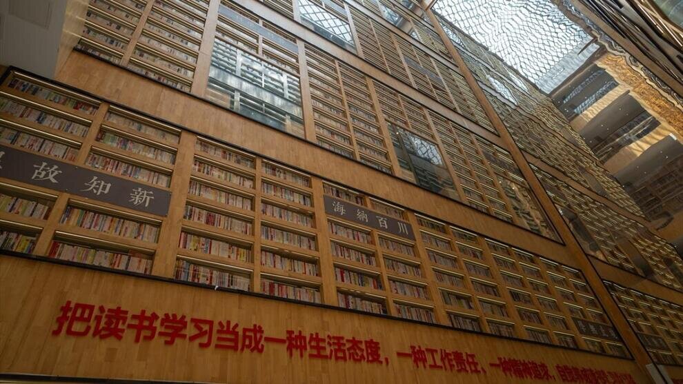 تبدیل کارخانه به کتابفروشی بزرگ با الهام از «هری پاتر» | عکس