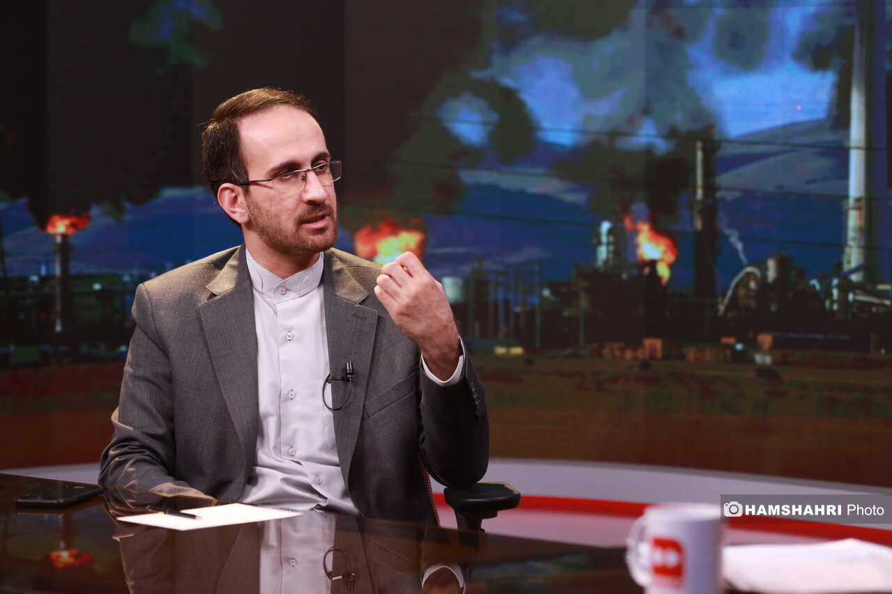 ۳۰ درصد آلودگی اهواز ناشی از نفت و گاز است | خوزستانی ها به دلیل آلودگی در حال مهاجرت هستند