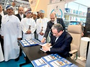 حضور عراقچی در نمایشگاه کتاب مسقط خبرساز شد |  رونمایی از ترجمه عربی کتاب «قدرت مذاکره»