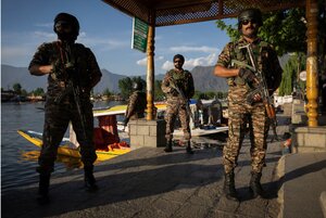 مرز هند و پاکستان میدان جنگ شد؛ تیراندازی ها ادامه دارد | تصاویری تلخ از جدایی خانوادهها