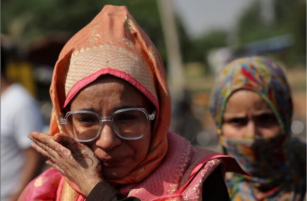 مرز هند و پاکستان میدان جنگ شد؛ تیراندازی ها ادامه دارد | تصاویری تلخ از جدایی خانوادهها