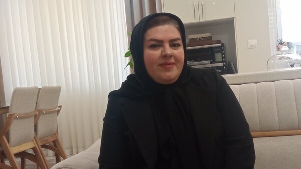 تصاویر اولین راننده تریلی زن در البرز ، آن هم پشت تریلی ۱۷ متری ! + ویدئو