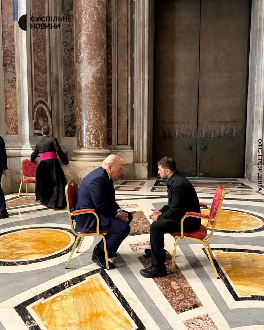 اولین دیدار ترامپ و زلنسکی پس از مشاجره در کاخ سفید | تصاویر