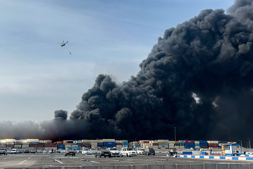 تصاویری از انفجارهای جدید در بندر شهید رجایی و تداوم آتشسوزی در این بندر | ویدئو بندر رجایی