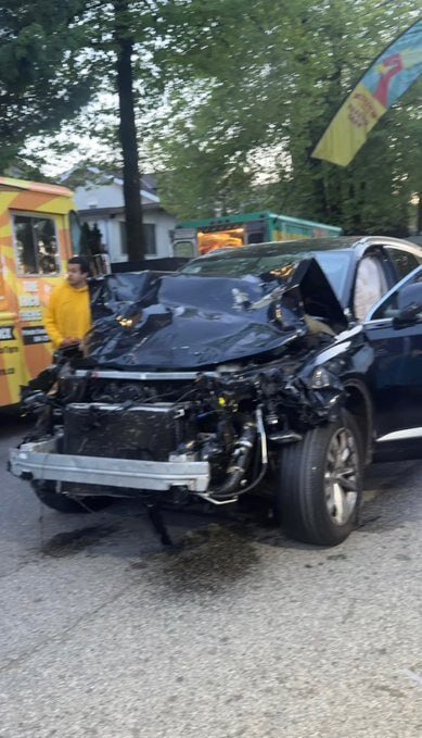 هجوم خودرو به مردم در یک جشنواره خیابانی + ویدئو | تصاویری تلخ از وضعیت زخمی ها در خیابان