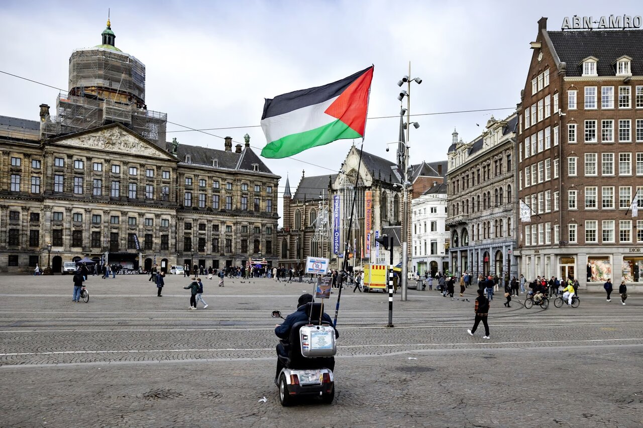 پشت کردن شمشیربازان به پرچم اسرائیل + عکس