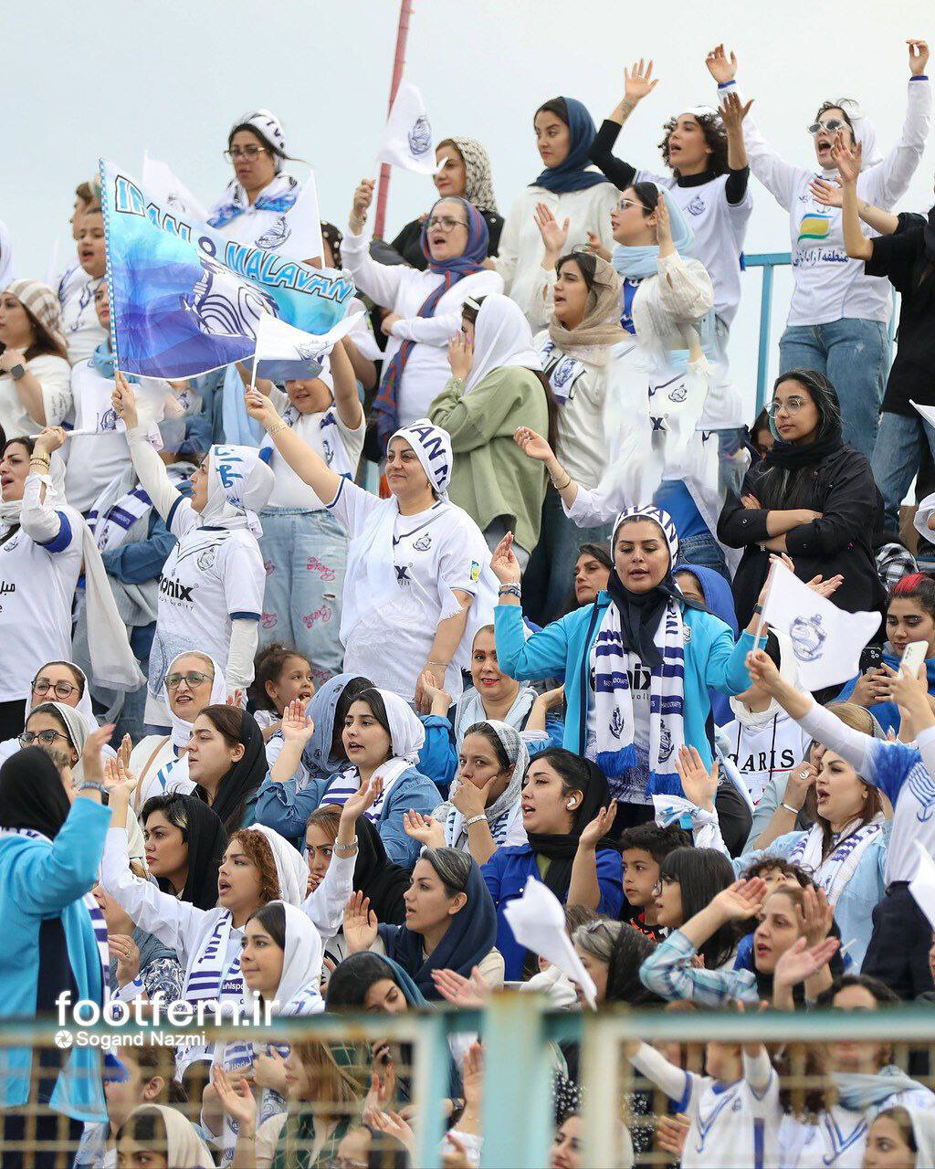 بانوان هوادار تیم ملوان بندرانزلی در بازی دیروز با سپاهان | تصاویر