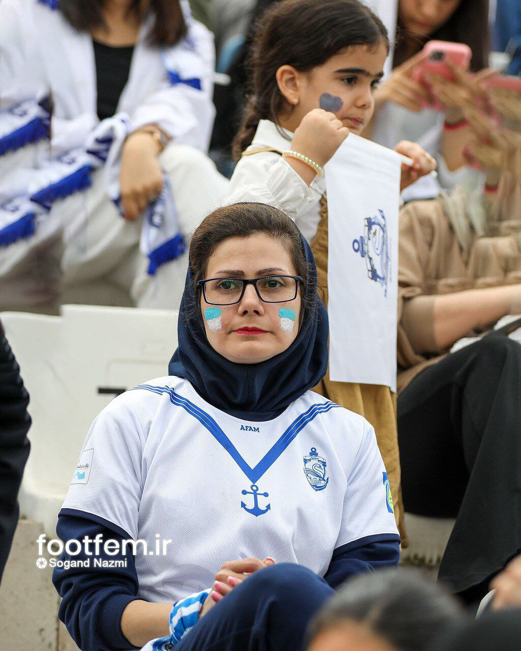 بانوان هوادار تیم ملوان بندرانزلی در بازی دیروز با سپاهان | تصاویر
