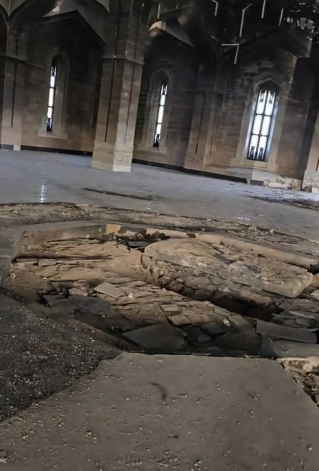 نبش قبر حافظ اسد و انتقال بقایای جسد به مکانی نامعلوم | تصاویر